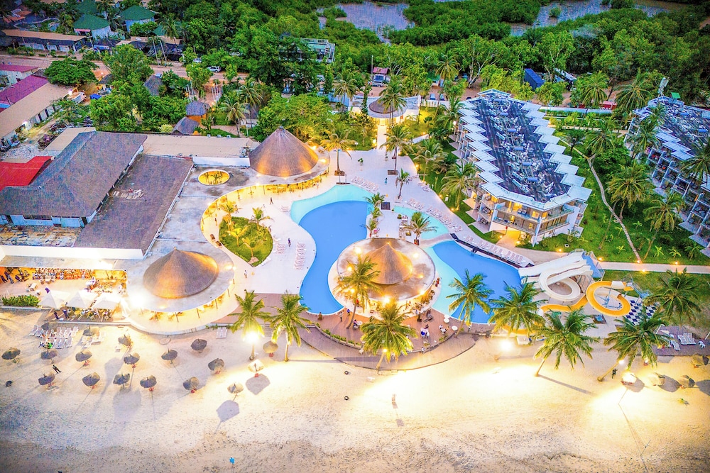 Kombo Beach Resort — Swimming pool in Serrekunda