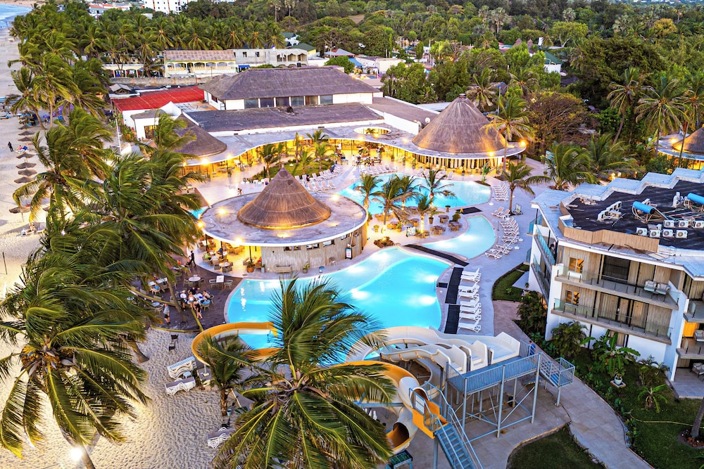Kombo Beach Resort — Swimming pool in Serrekunda