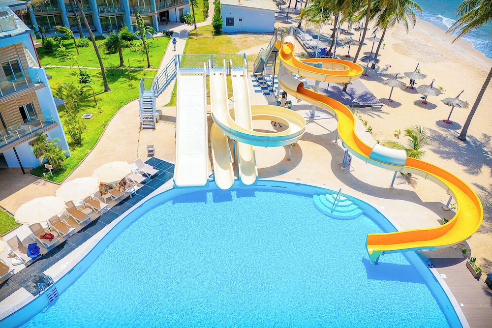 Kombo Beach Resort — Swimming pool in Serrekunda