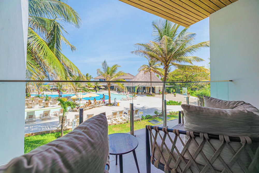 Kombo Beach Resort — Swimming pool in Serrekunda