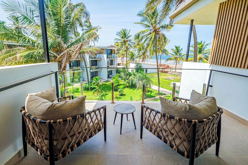 Kombo Beach Resort — Hotel building in Serrekunda