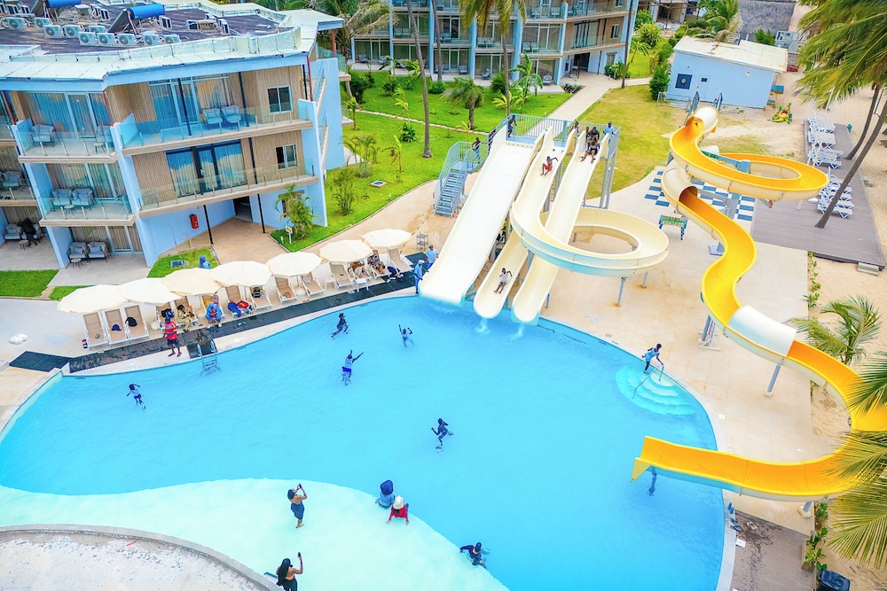 Kombo Beach Resort — Swimming pool in Serrekunda