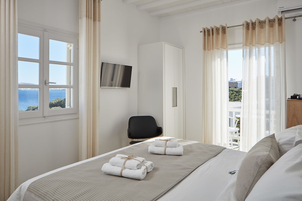 Mykonos Princess Hotel — Hotel rooms in Agios Stefanos, South Aegean