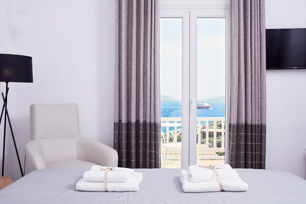 Mykonos Princess Hotel — Hotel rooms in Agios Stefanos, South Aegean
