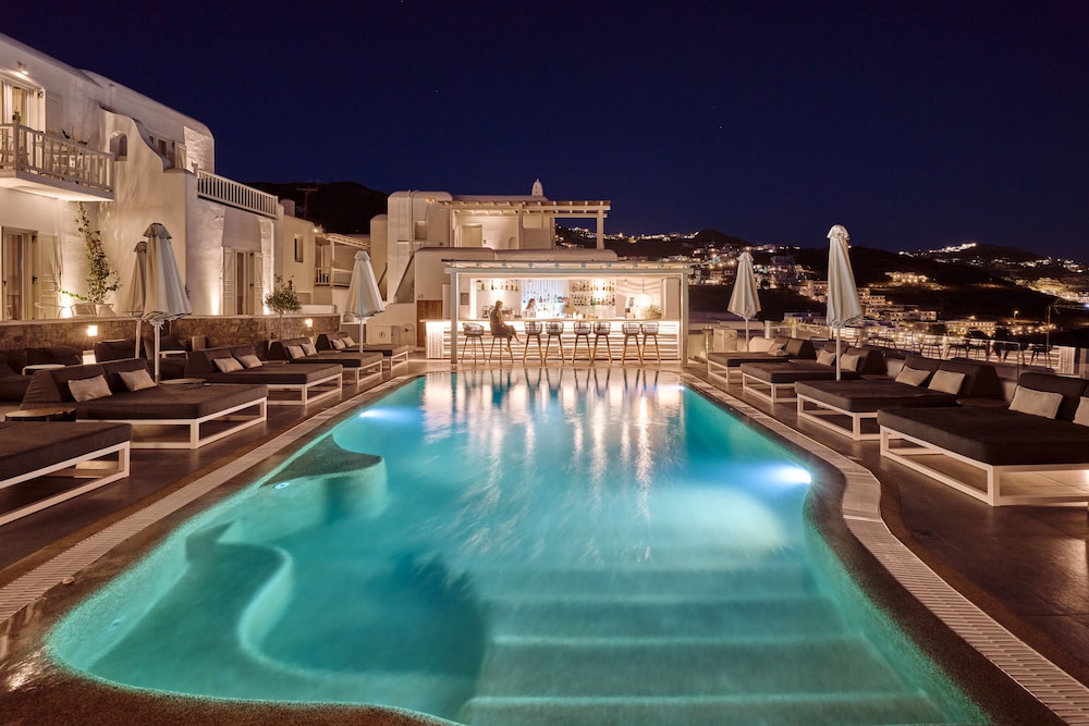 Mykonos Princess Hotel — Swimming pool in Agios Stefanos, South Aegean