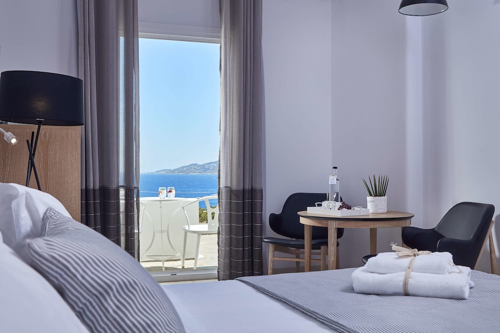 Mykonos Princess Hotel — Hotel rooms in Agios Stefanos, South Aegean