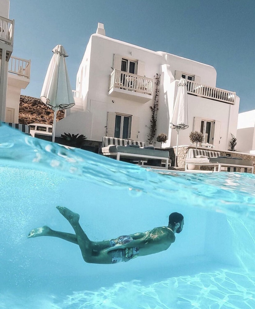 Mykonos Princess Hotel — Swimming pool in Agios Stefanos, South Aegean