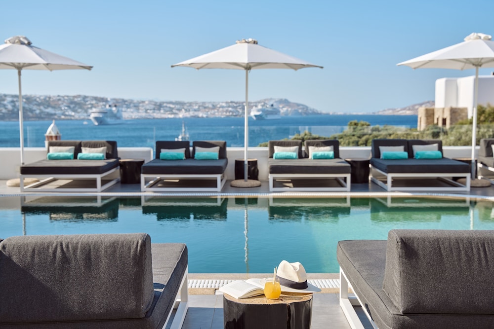 Mykonos Princess Hotel — Swimming pool in Agios Stefanos, South Aegean