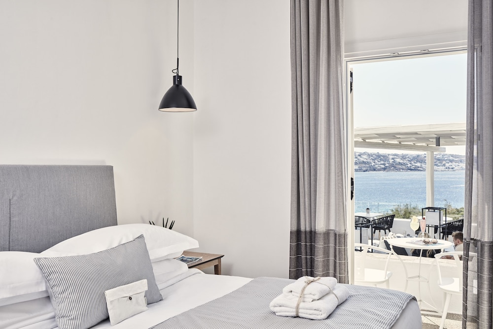Mykonos Princess Hotel — Hotel rooms in Agios Stefanos, South Aegean