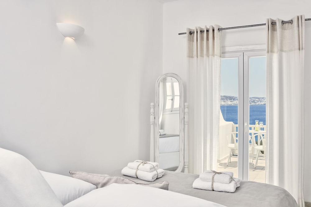 Mykonos Princess Hotel — Hotel rooms in Agios Stefanos, South Aegean