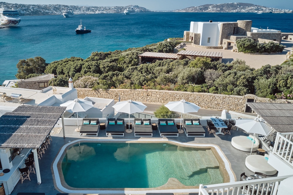 Mykonos Princess Hotel — Swimming pool in Agios Stefanos, South Aegean