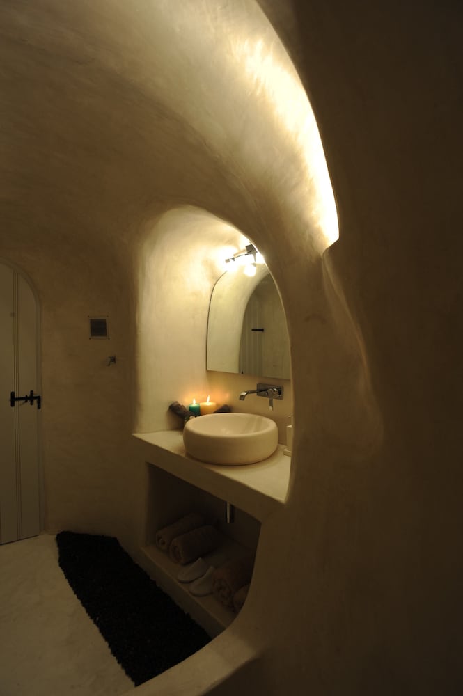 Kapari Natural Resort — Hotel rooms in Imerovigli, South Aegean