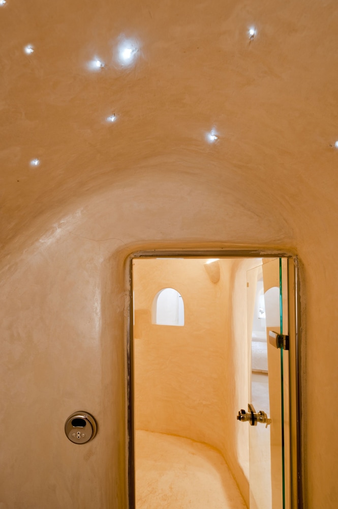 Kapari Natural Resort — Hotel rooms in Imerovigli, South Aegean