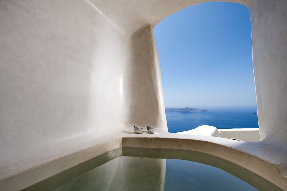 Kapari Natural Resort — Hotel rooms in Imerovigli, South Aegean