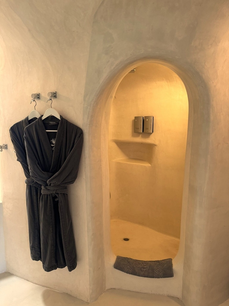 Kapari Natural Resort — Hotel rooms in Imerovigli, South Aegean