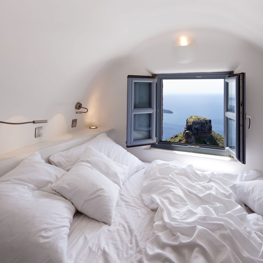 Kapari Natural Resort — Hotel rooms in Imerovigli, South Aegean