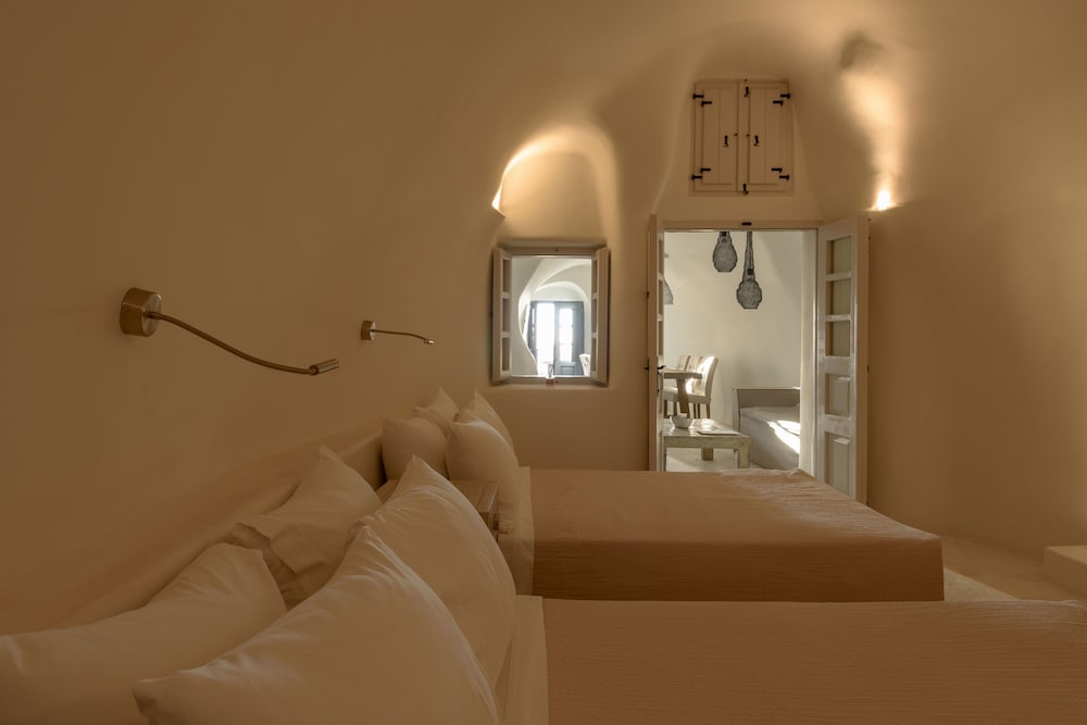 Kapari Natural Resort — Hotel rooms in Imerovigli, South Aegean