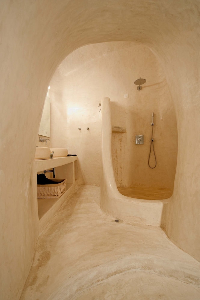 Kapari Natural Resort — Hotel rooms in Imerovigli, South Aegean