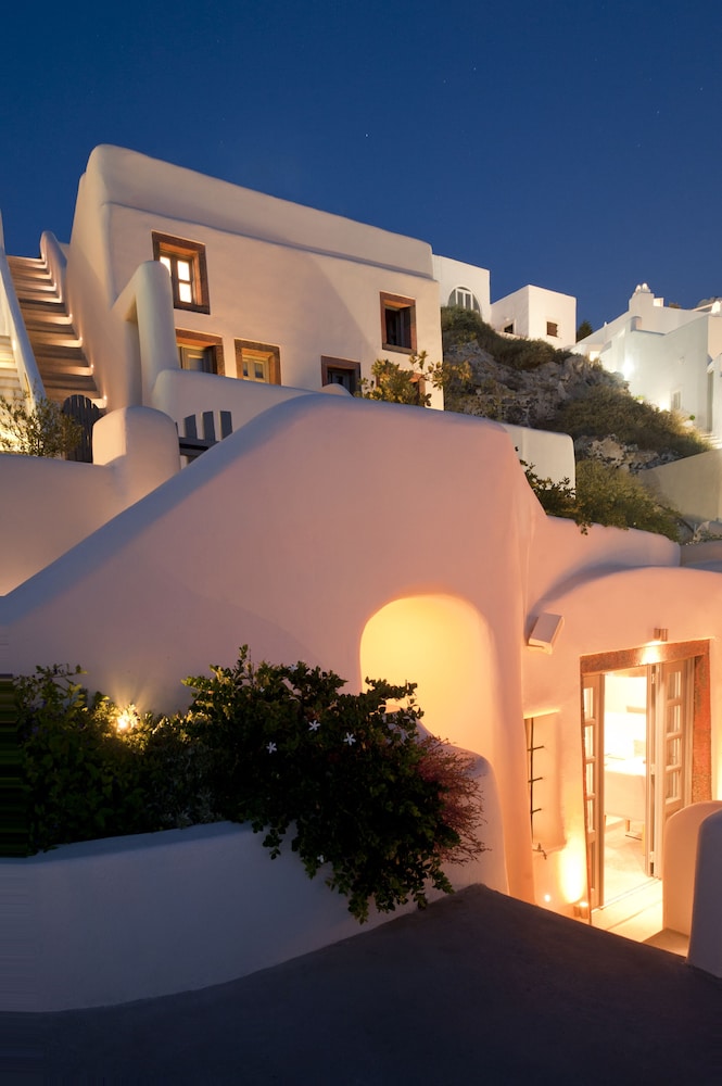 Kapari Natural Resort — Hotel building in Imerovigli, South Aegean