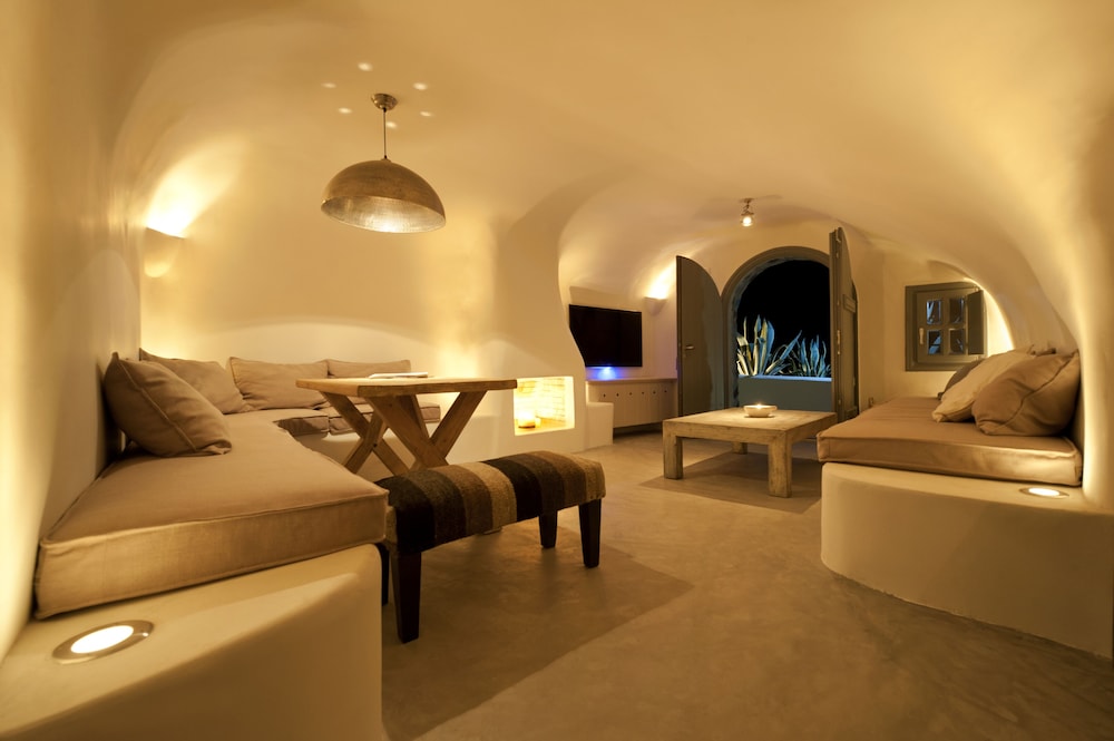 Kapari Natural Resort — Hotel rooms in Imerovigli, South Aegean