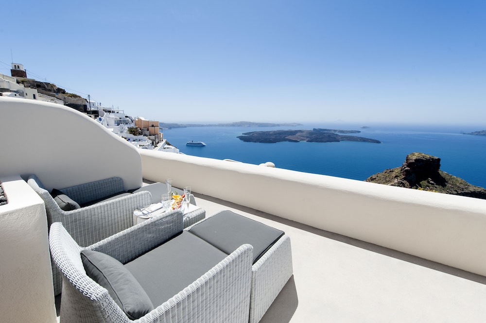 Kapari Natural Resort — Hotel rooms in Imerovigli, South Aegean
