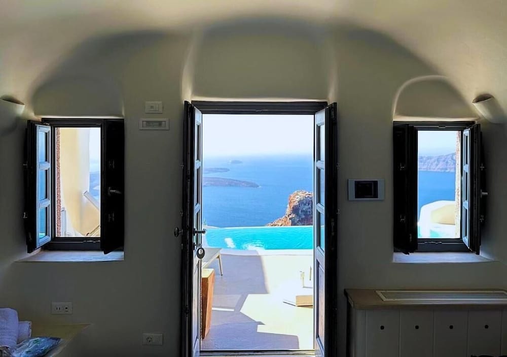 Kapari Natural Resort — Hotel rooms in Imerovigli, South Aegean