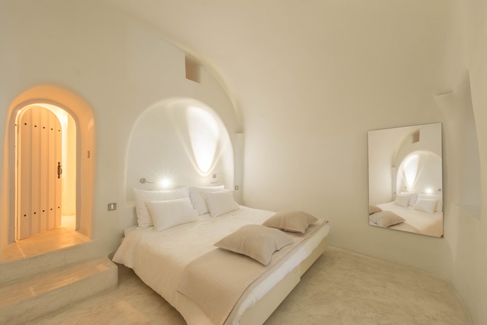 Kapari Natural Resort — Hotel rooms in Imerovigli, South Aegean