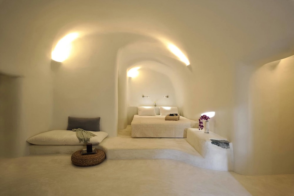 Kapari Natural Resort — Hotel rooms in Imerovigli, South Aegean