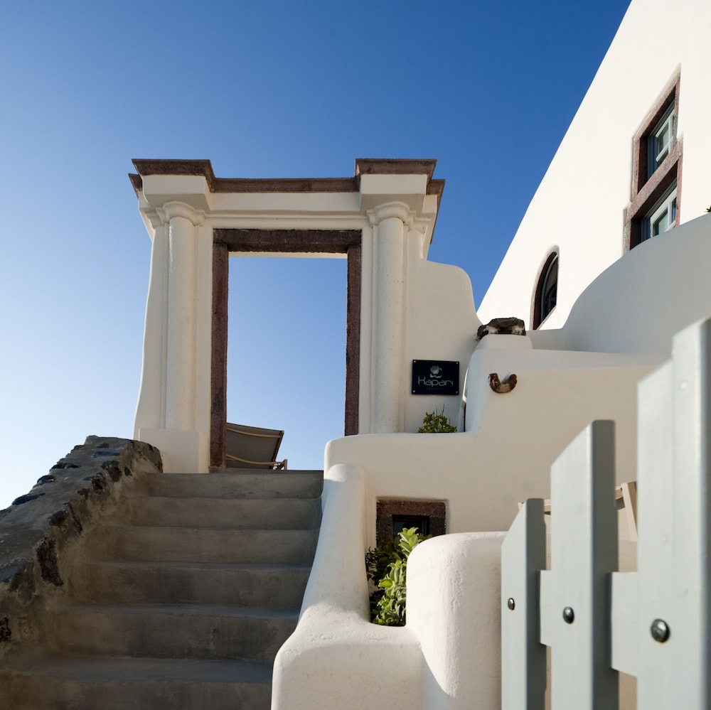 Kapari Natural Resort — Hotel building in Imerovigli, South Aegean