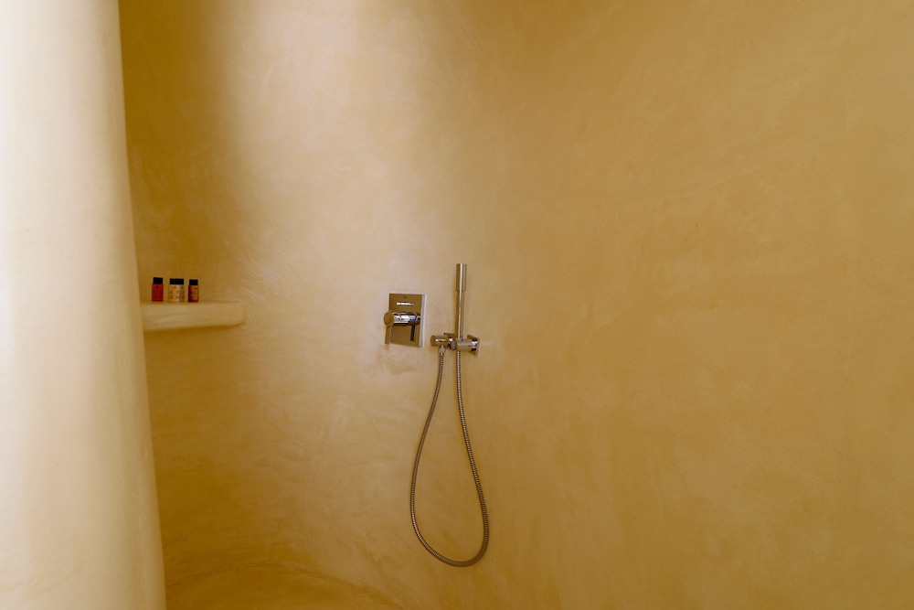Kapari Natural Resort — Hotel rooms in Imerovigli, South Aegean