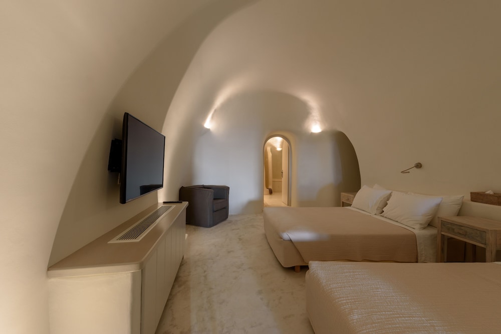 Kapari Natural Resort — Hotel rooms in Imerovigli, South Aegean