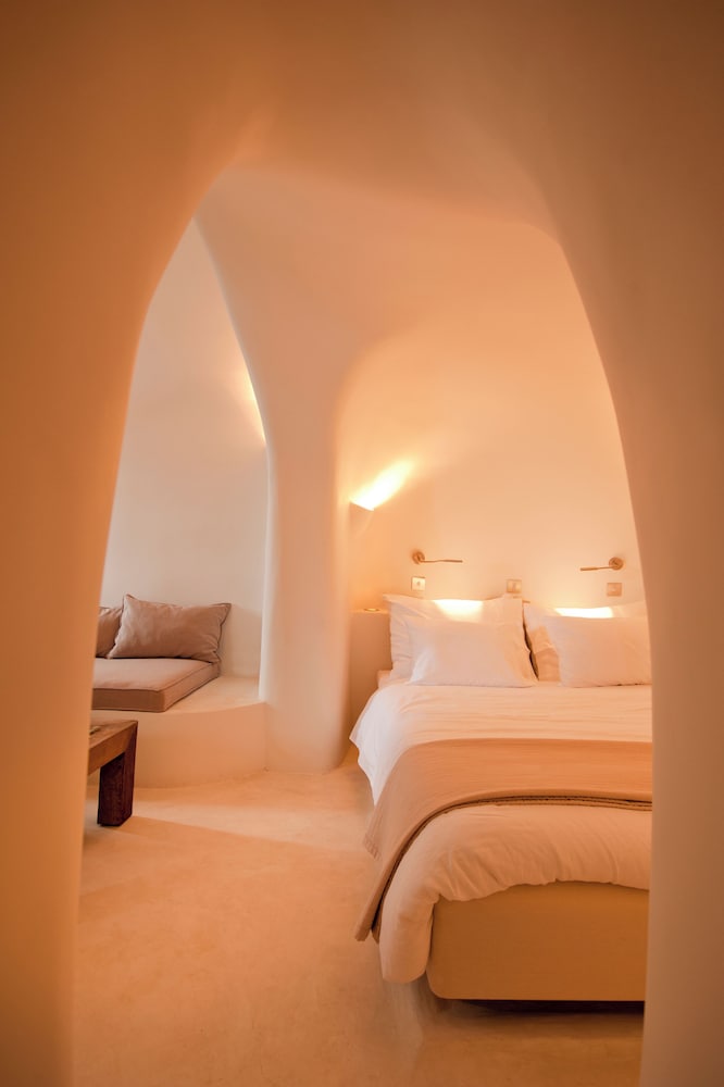 Kapari Natural Resort — Hotel rooms in Imerovigli, South Aegean
