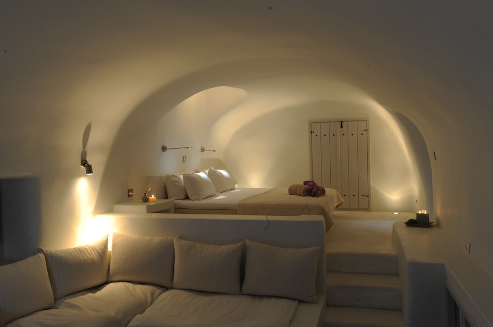 Kapari Natural Resort — Hotel rooms in Imerovigli, South Aegean