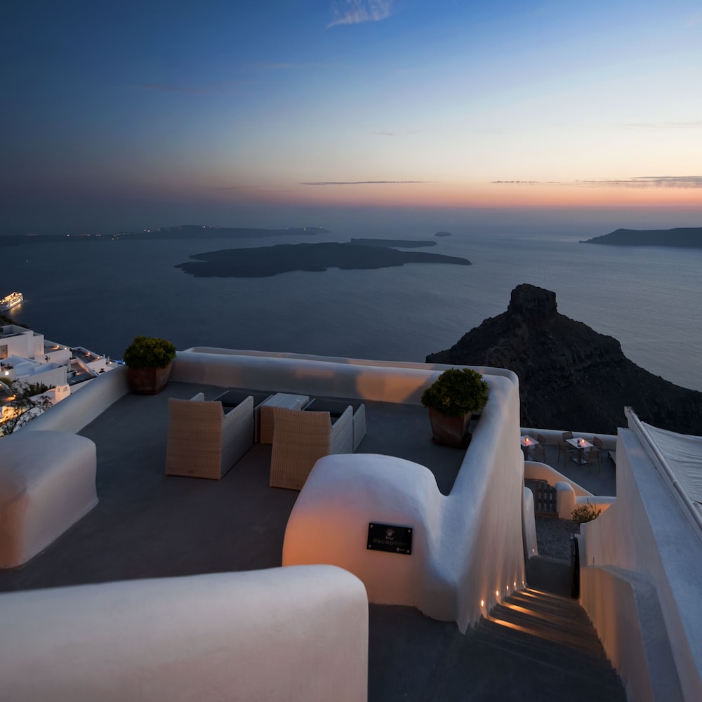 Kapari Natural Resort — Hotel building in Imerovigli, South Aegean