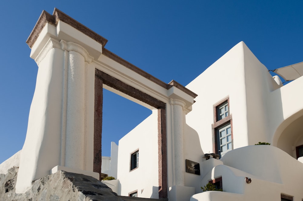 Kapari Natural Resort — Hotel building in Imerovigli, South Aegean