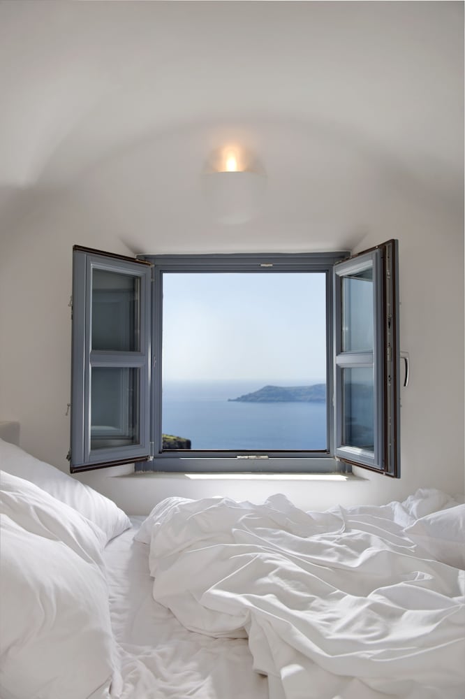 Kapari Natural Resort — Hotel rooms in Imerovigli, South Aegean