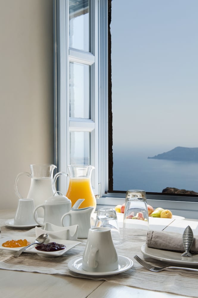Kapari Natural Resort — Restaurant & bars in Imerovigli, South Aegean