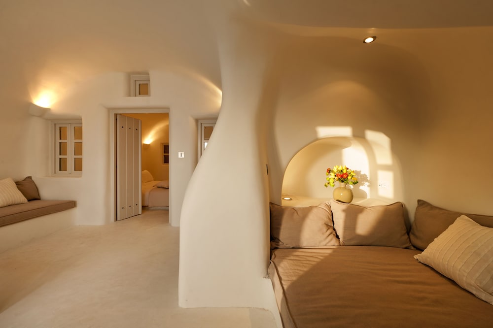 Kapari Natural Resort — Hotel rooms in Imerovigli, South Aegean