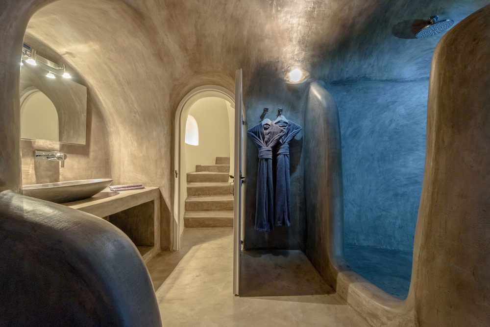 Kapari Natural Resort — Hotel rooms in Imerovigli, South Aegean