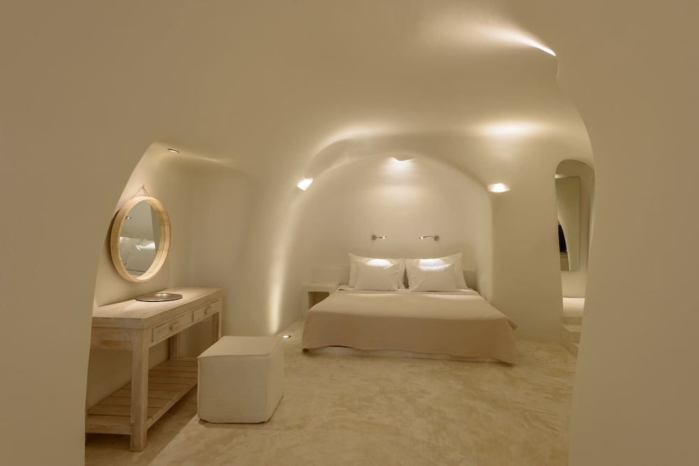 Kapari Natural Resort — Hotel rooms in Imerovigli, South Aegean