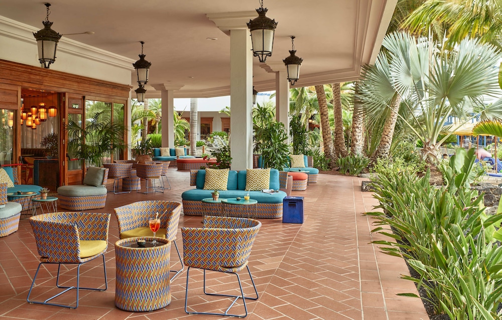 Seaside Los Jameos — Restaurant & bars in Puerto del Carmen, Canary Islands