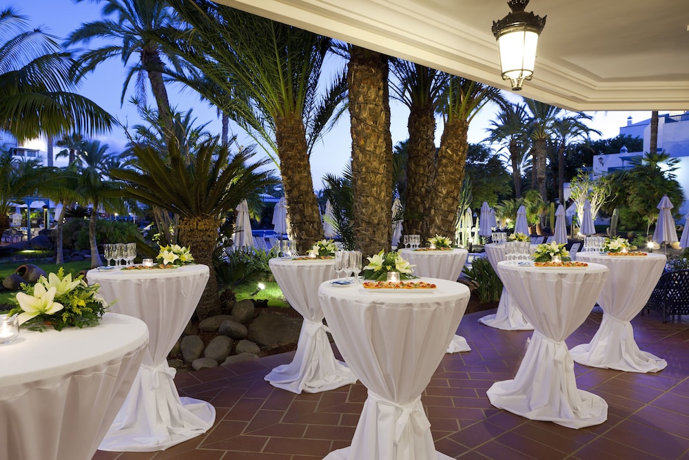 Seaside Los Jameos — Restaurant & bars in Puerto del Carmen, Canary Islands