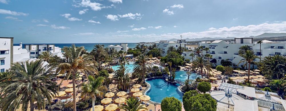 Seaside Los Jameos — Main photo in Puerto del Carmen, Canary Islands