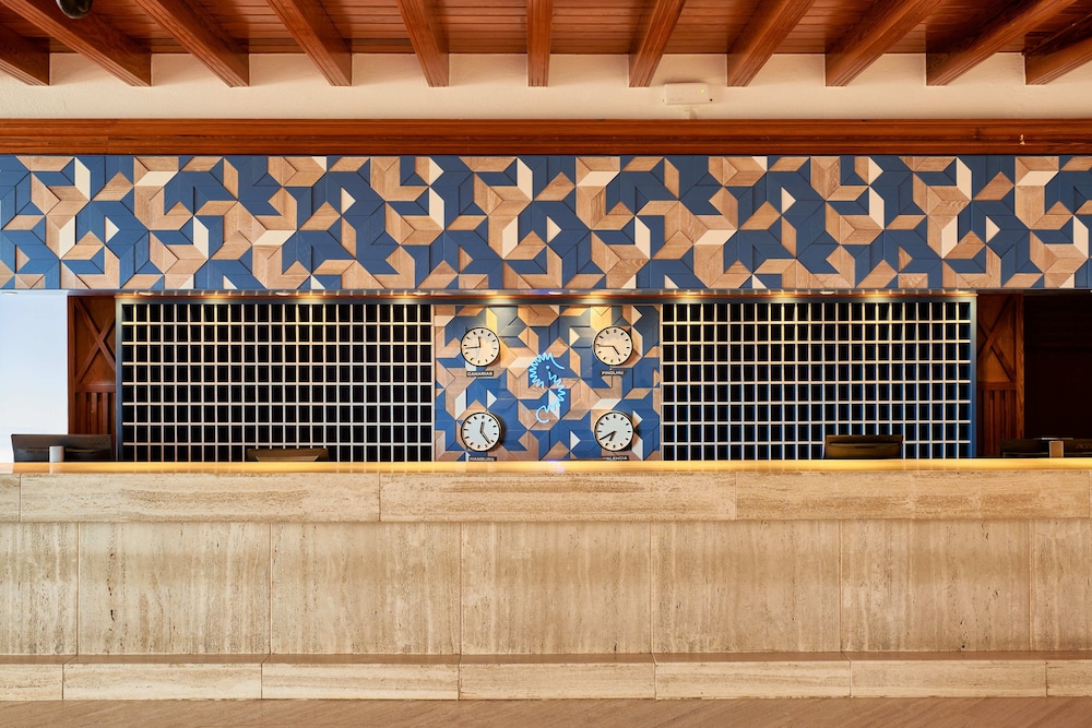 Seaside Los Jameos — Hotel building in Puerto del Carmen, Canary Islands