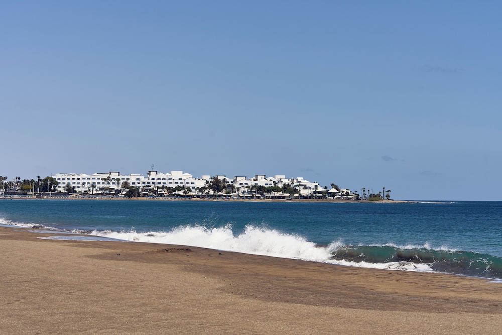 Seaside Los Jameos — Beach in Puerto del Carmen, Canary Islands