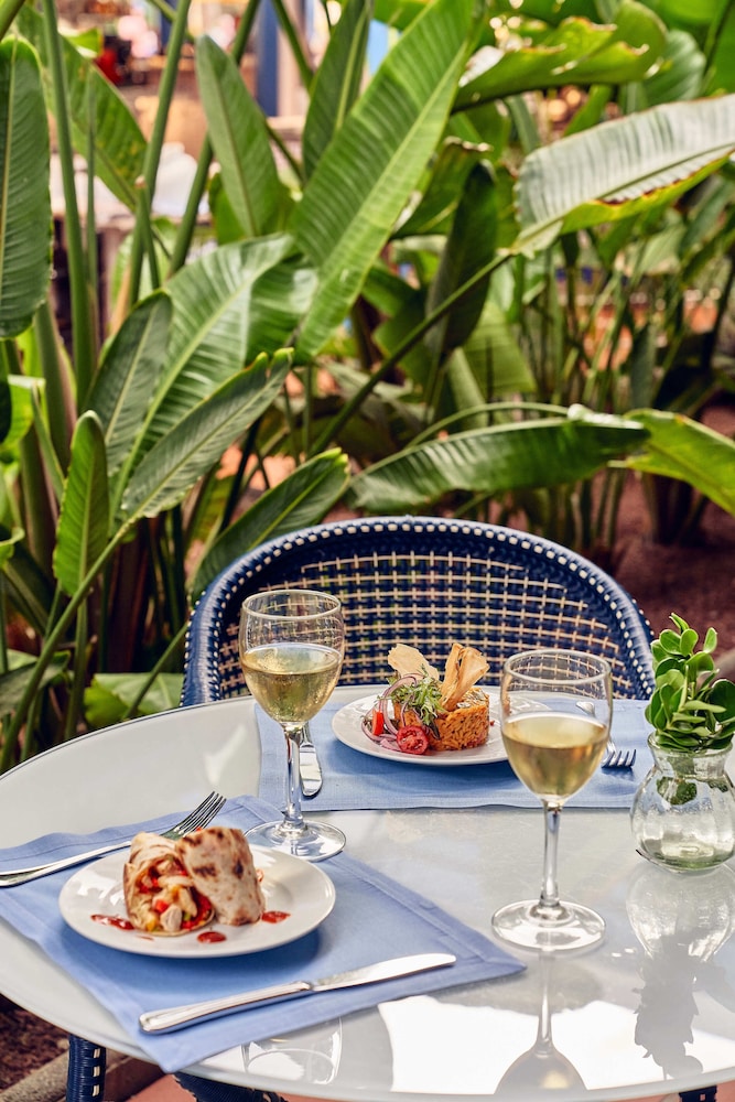 Seaside Los Jameos — Restaurant & bars in Puerto del Carmen, Canary Islands