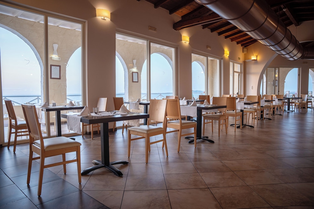 VOI Praia de Chaves Resort — Restaurant & bars in Rabil