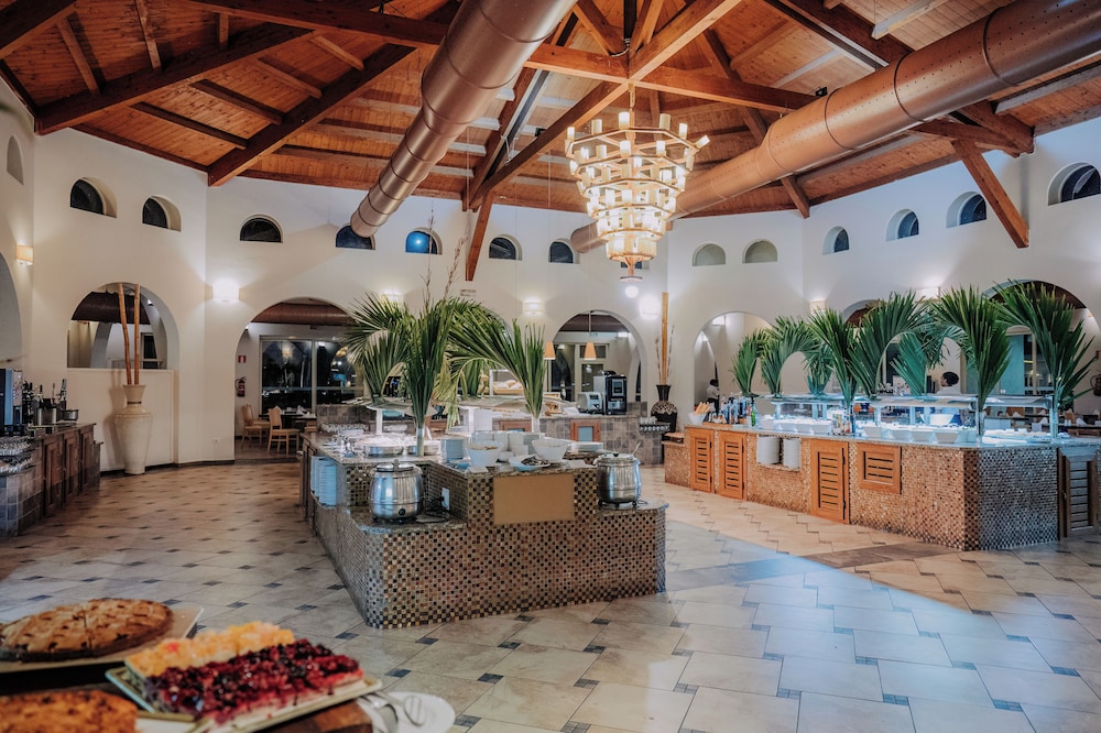 VOI Praia de Chaves Resort — Restaurant & bars in Rabil