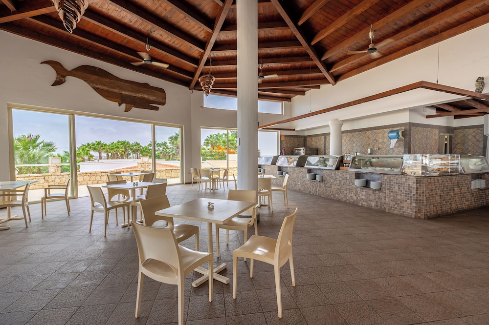 VOI Praia de Chaves Resort — Restaurant & bars in Rabil