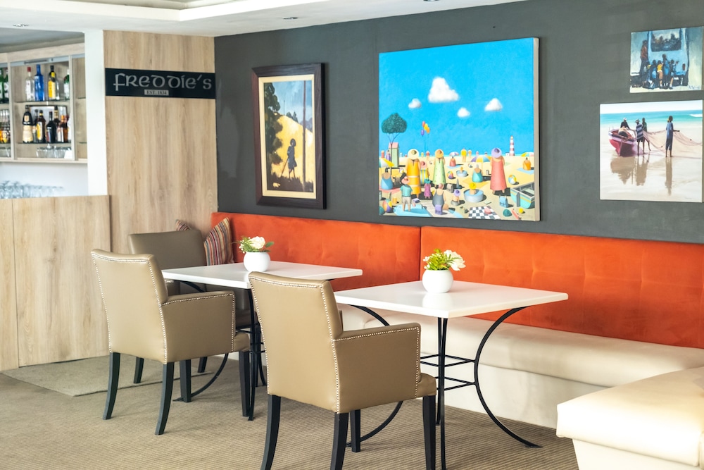 The Bantry Bay Aparthotel by Totalstay — Restaurant & bars in Cape Town, Western Cape